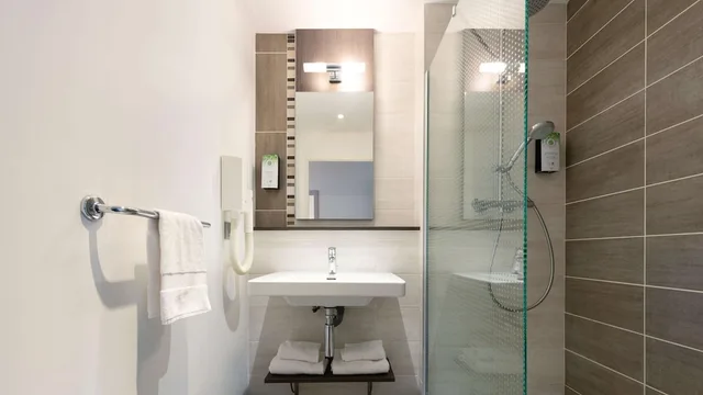 Standard, Double Bed, Hotel Campanile Metz Nord - Talange 9/10