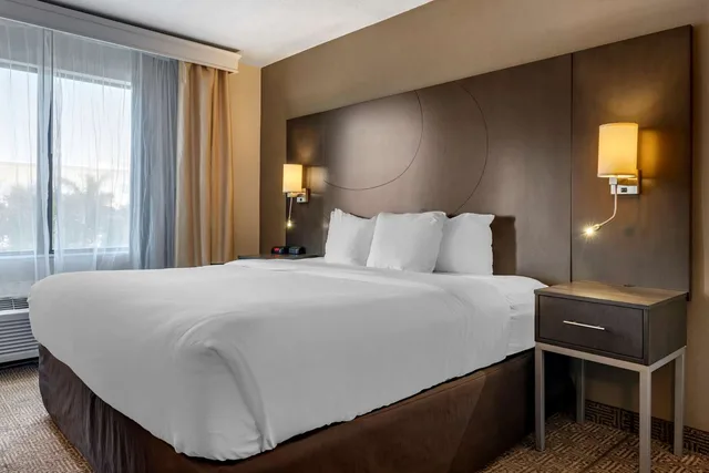 جناح بسرير كينج لذوي الإعاقة، Comfort Suites Fort Pierce I-95, FL 1/2