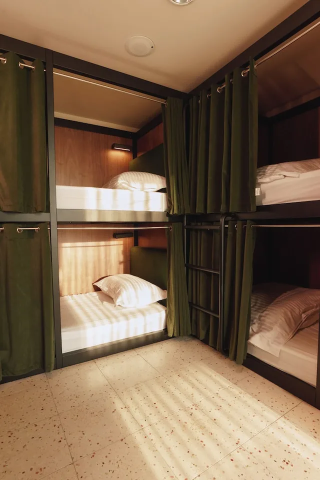 سكن مشترك مختلط كومفورت بأسرّة بطابقين بحمام مشترك، Provintia Hotel 1/2