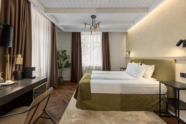 غرفة تنفيذية بسرير كينج مع أريكة، Konventa Seta Hotel Keystone Collection 1/4