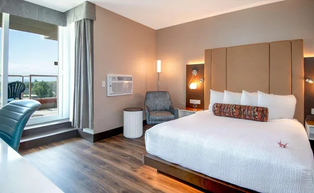 غرفة سوبيريور بسرير كوين، Coast Victoria Hotel Marina By Apa 1/5