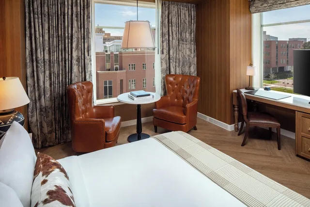 جناح تنفيذي بسرير كينج بإطلالة على الجبل، The Benson Hotel and Faculty Club 3/5