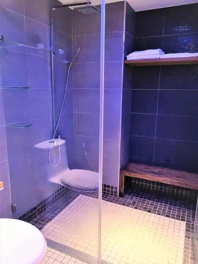 غرفة قياسية بسرير كوين، A&amp;L Inn 4/5