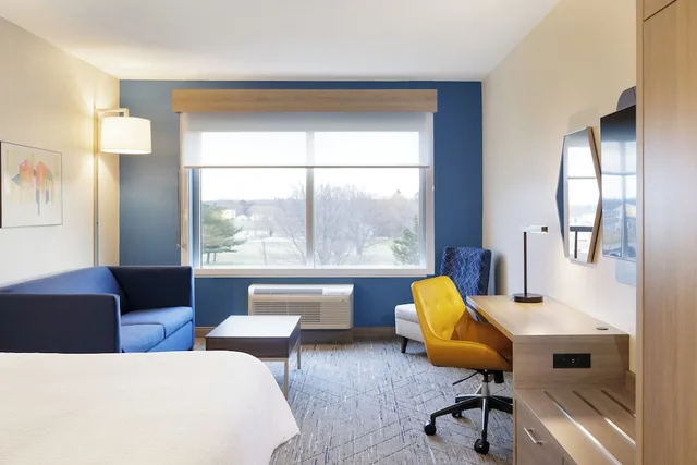 غرفة بريميوم بسرير فردي، Holiday Inn Express & Suites Stevensville - Benton Harbor, an IHG Hotel 3/6
