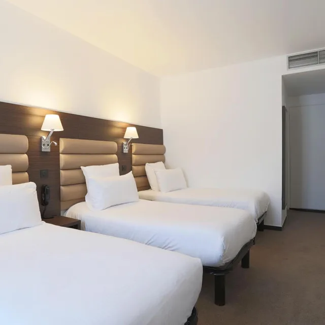 غرفة رباعية بسرير مزدوج، Hotel & Appartements Monsigny Nice 2/10