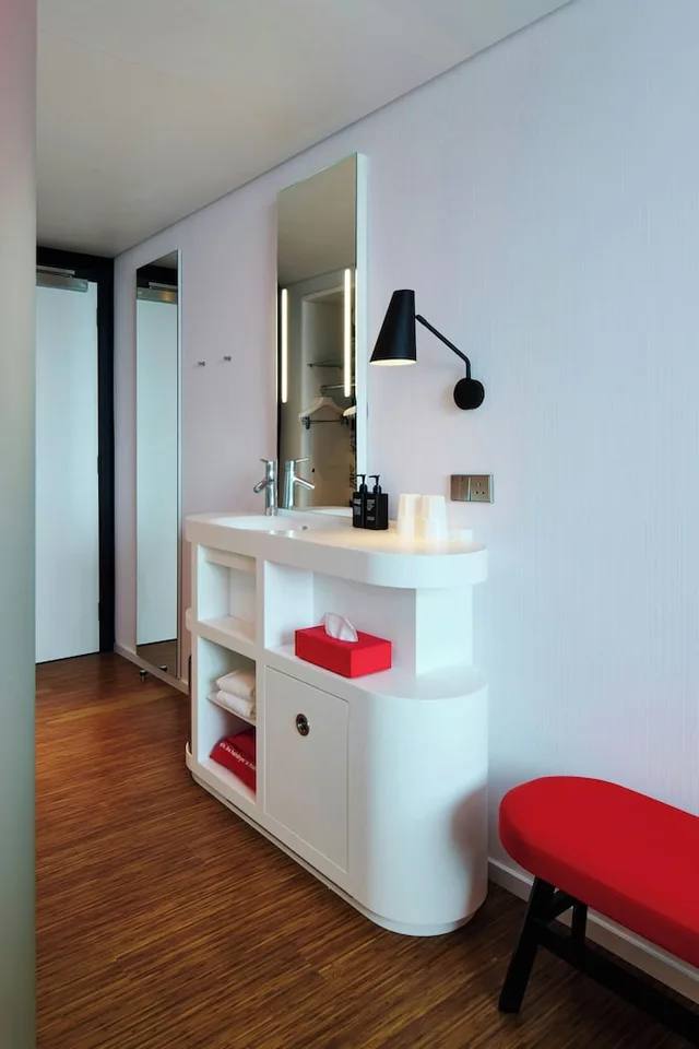 Room, King Bed, citizenM Dublin St Patricks 9/10