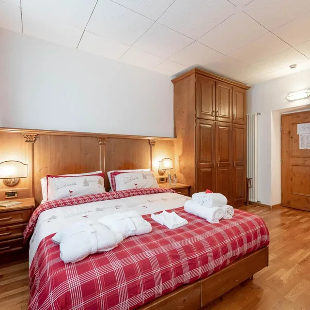 غرفة قياسية بسرير مزدوج أو سريرين منفصلين، Schloss Hotel & Club Dolomiti 5/8