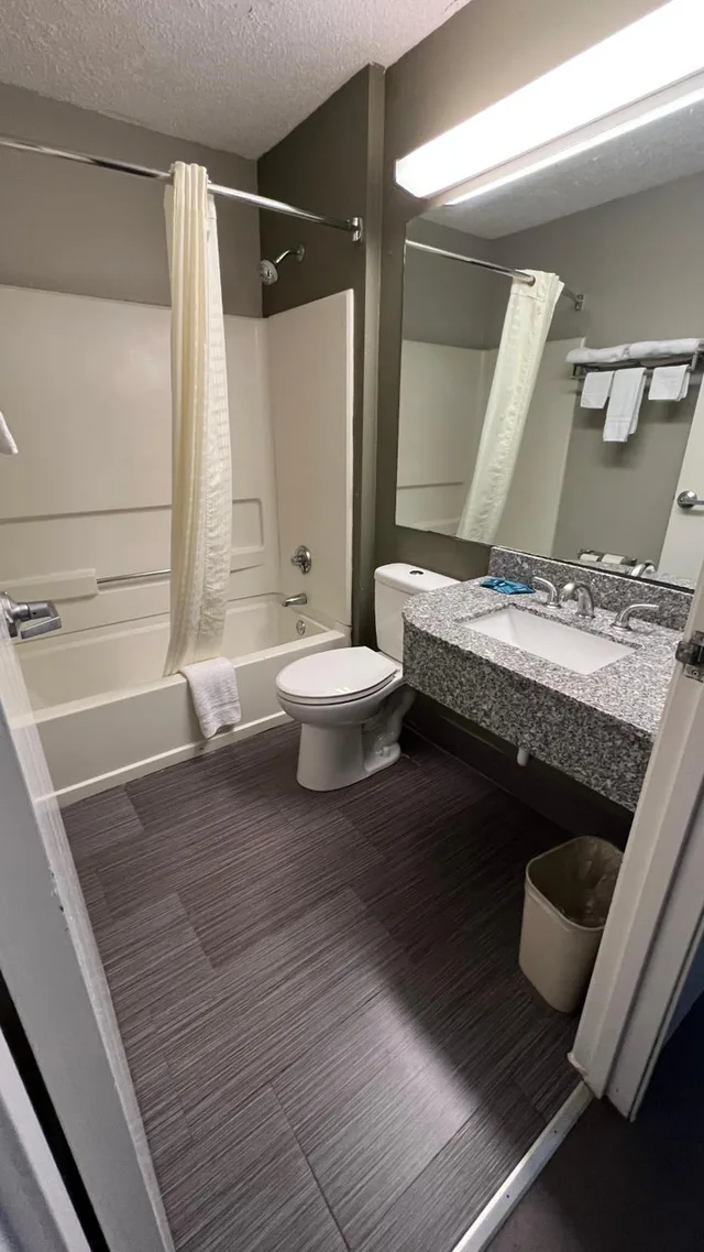 Suite, Queen Bed, Americas Best Value Inn & Suites Jackson, TN 5/5
