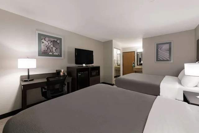 Room, 2 Queen Beds, Quality Inn Merriam Kansas City 3/4