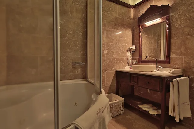 غرفة كومفورت ثلاثية بسرير كينج وسرير فردي مع أريكة، Selcuklu Evi Cave Hotel - Special Class 8/8