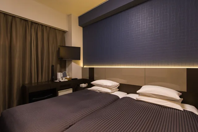 Connecting, Hollywood, Twin Beds، Ochanomizu Inn 1/2