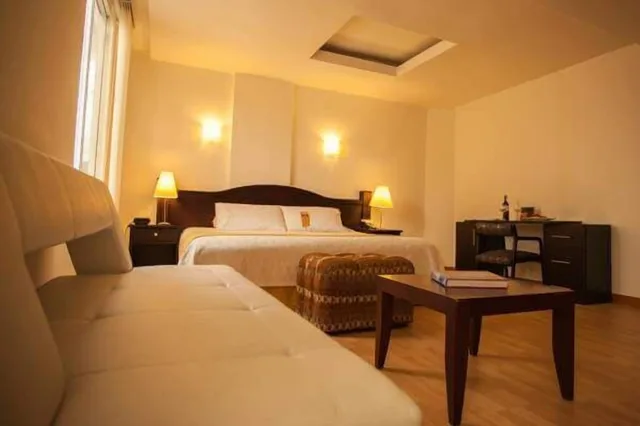 جناح جونيور بسريرين منفصلين مع أريكة، Hotel Bolivar Plaza 3/7