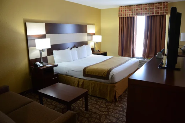 جناح بسرير كينج مع أريكة بحوض جاكوزي بحوض استحمام، Best Western Joliet Inn & Suites 7/10