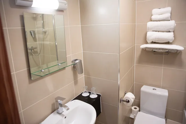 غرفة قياسية بسريرين منفصلين، West County Hotel 3/5