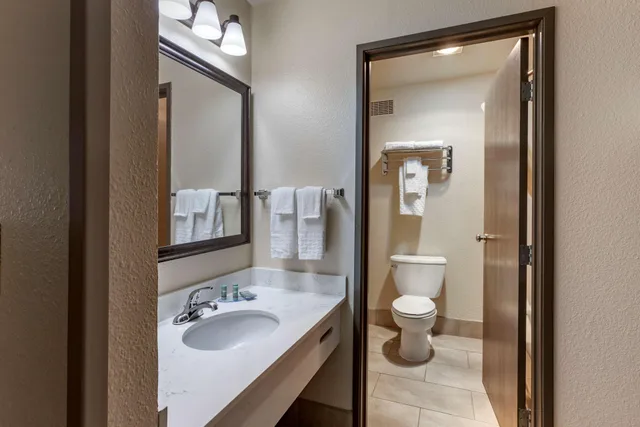 جناح، Best Western Sunridge Inn & Conference Center 6/6