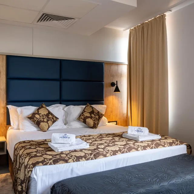 غرفة ديلوكس بسرير مزدوج أو سريرين منفصلين بشرفة بإطلالة، Velingrad Grand Hotel 2/10