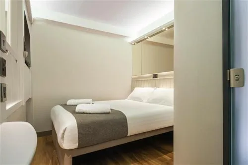 Double No Window, Point A Hotel London Shoreditch 3/3