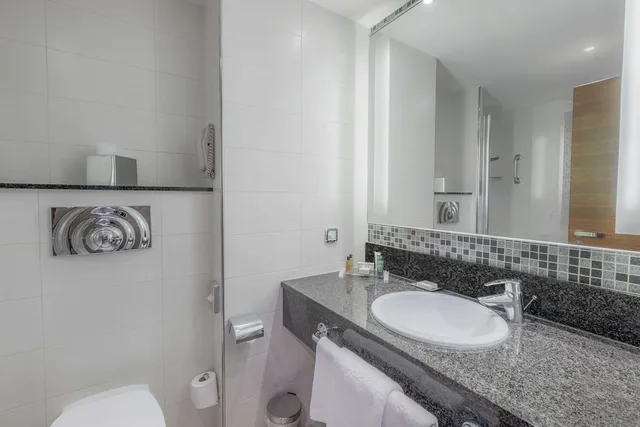 غرفة بسرير كينج، Hilton Reading Hotel 4/8