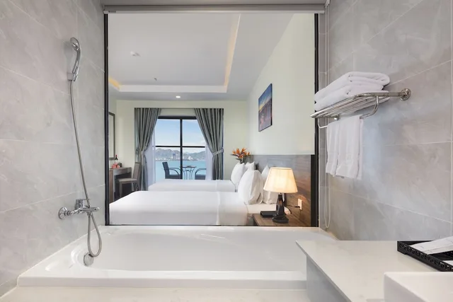 غرفة بريميير بسريرين منفصلين بإطلالة على البحر بشرفة، Xavia Hotel 4/4