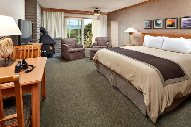 Deluxe, King Bed, Ocean View, Cavalier Oceanfront Resort 2/2