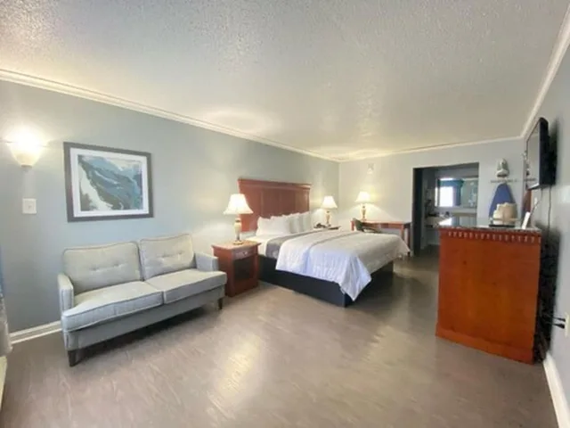 غرفة كومفورت بسرير كينج لذوي الإعاقة، Antioch Quarters Inn and Suites 3/10