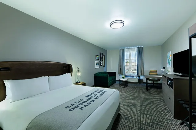 جناح بسرير كينج، Oxford Suites Paso Robles 2/7