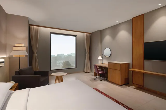 غرفة ديلوكس بسرير كينج، Ramada by Wyndham Ranchi Bariatu Road 2/7