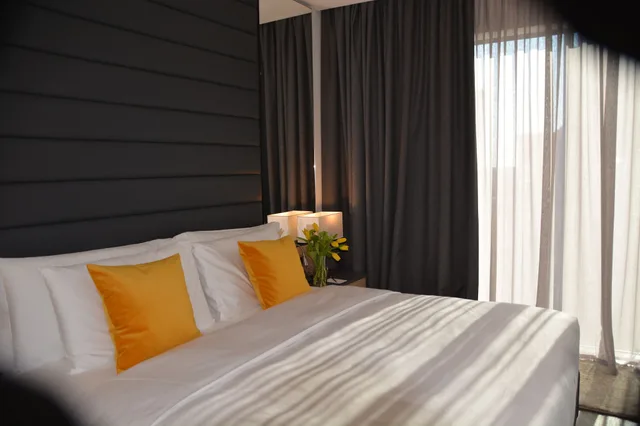 2 Bedrooms, Swiss, Suite, King and Twin Beds، Swiss-Belboutique Bneid Al Gar Kuwait 2/3