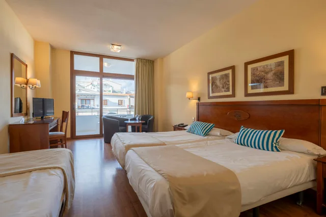غرفة بسرير مزدوج أو سريرين منفصلين، Leonardo Hotel Torremolinos Costa del Sol 2/5