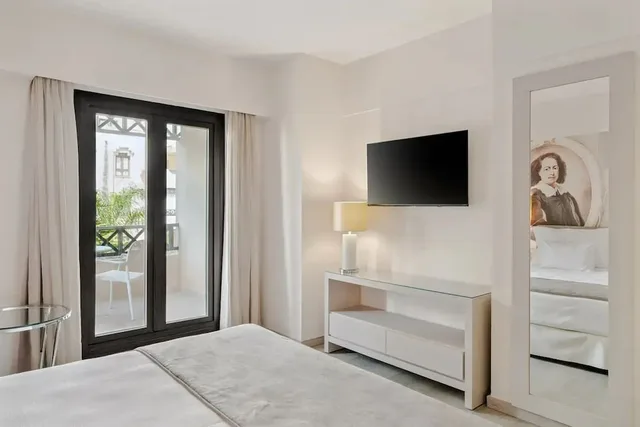 غرفة بسريرين منفصلين بإطلالة جزئية على البحر، Vila Gale Isla Canela 5/10