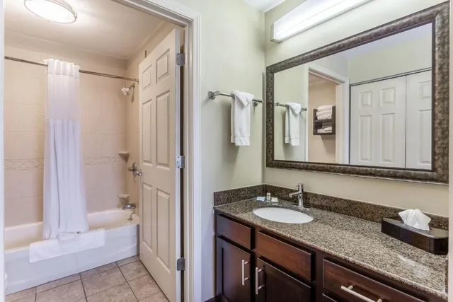 غرفة قياسية بسرير كوين، CANDLEWOOD SUITES HARRISBURG 4/7