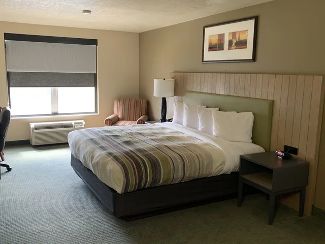 غرفة بسرير كينج لذوي الإعاقة، Country Inn & Suites by Radisson, West Valley City, UT 5/10