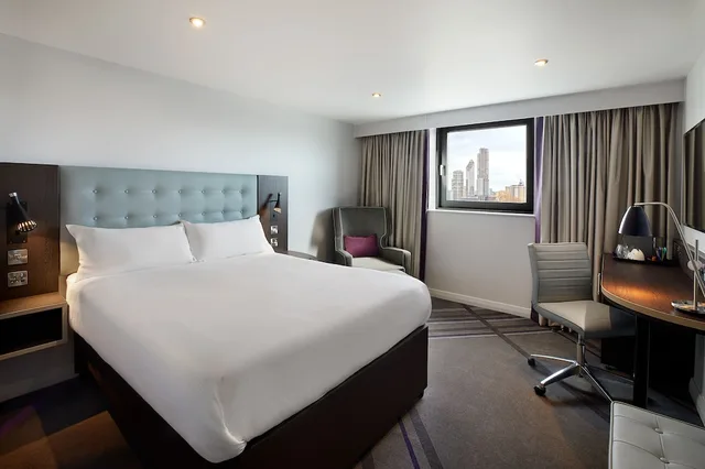 غرفة سوبيريور بسرير كينج بإطلالة على المدينة، Premier Inn London City (Old Street) 1/1