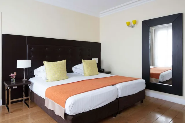 غرفة سوبيريور بسريرين منفصلين، Le 123 Elysees Astotel 1/3