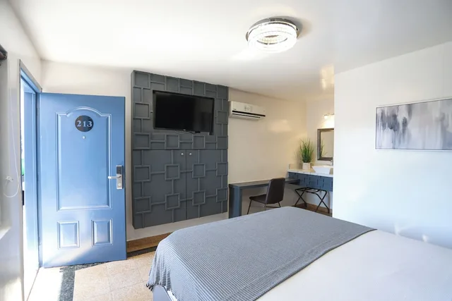 Urban, Queen Bed, Aqua Rio Hotel 3/6