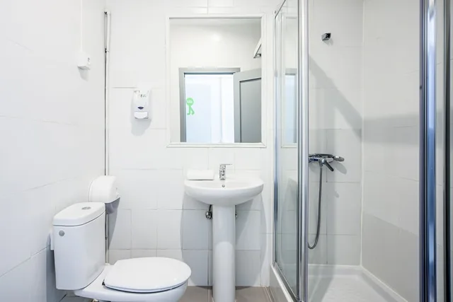 Female Dorm, Female Only, 8 Beds, Private Bathroom، Madvibes Hostel 8/10