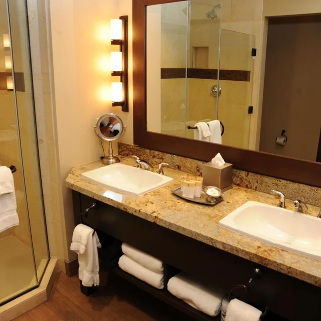 غرفة تقليدية بسرير كوين، Twin Arrows Navajo Casino Resort 6/6