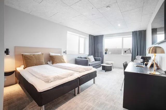 غرفة سوبيريور بسرير كينج بإطلالة على البحر مع أريكة، Hotel Djurhuus 1/6