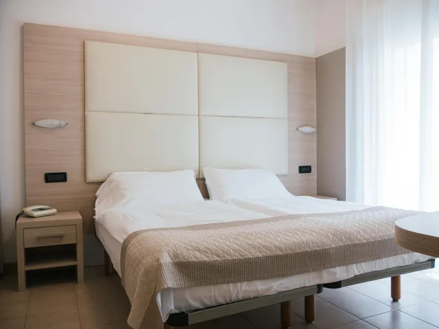 Room, Double Bed, Hotel Bristol 7/10