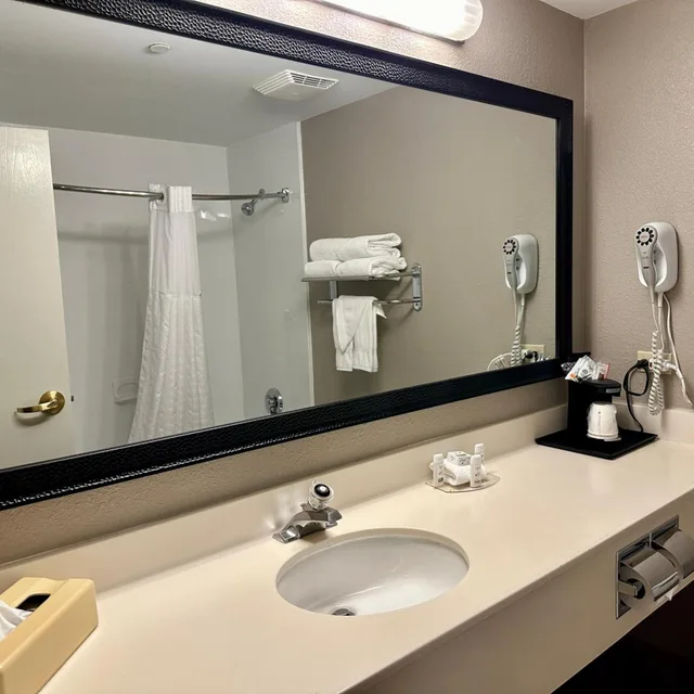 جناح تنفيذي بسرير مزدوج، La Quinta Inn & Suites by Wyndham Bannockburn-Deerfield 7/10