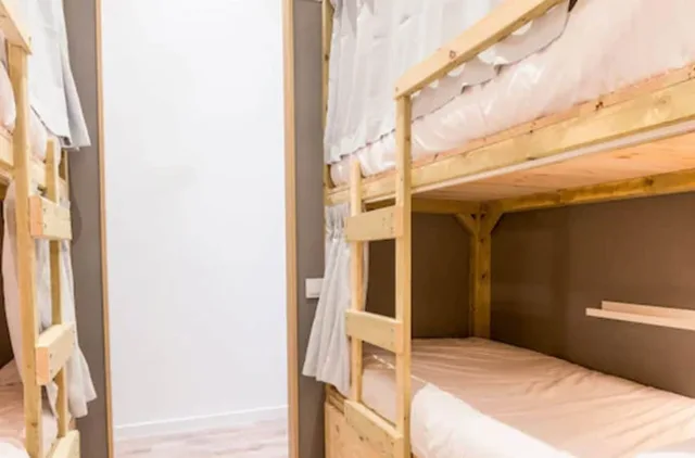 Female Dorm, Female Only, Economy, 4 Beds, Ant Hostel Barcelona 2/2