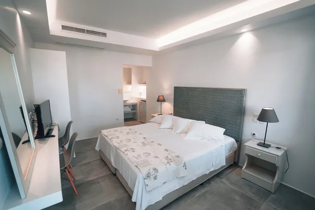 Superior, King Bed, Sea View, Pool Floor، Alexandros Studios And Apartments 2/6