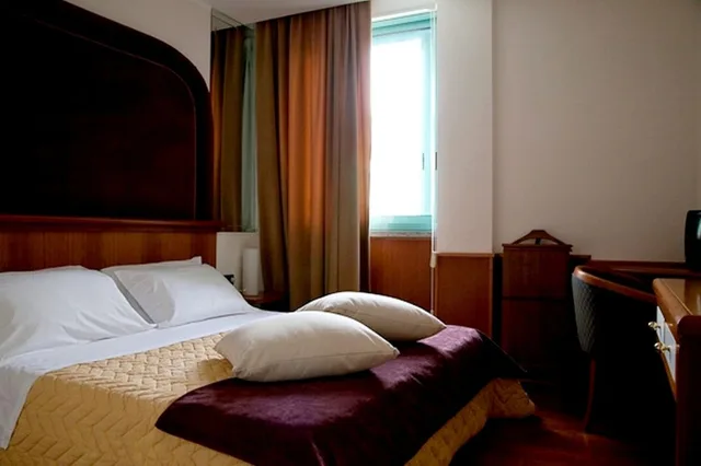 Room, Single, Double Bed, Hotel Excelsior Vasto 3/8