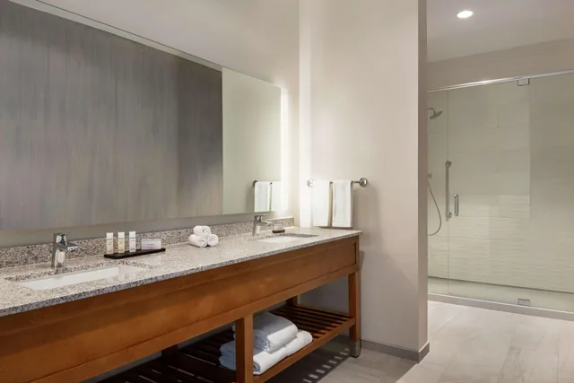 Suite, Bay View، Embassy Suites By Hilton Sarasota Fl 5/5