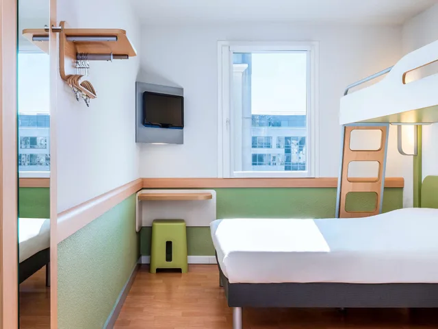 غرفة بسرير مزدوج وسرير بطابقين، Ibis Budget Issy Les Moulineaux 7/10