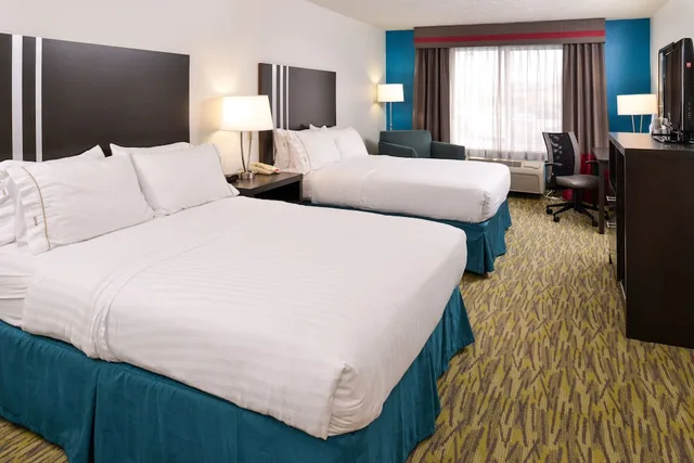 غرفة قياسية بسريرين كوين، Holiday Inn Express Hotel And Suites Omaha West 4/8