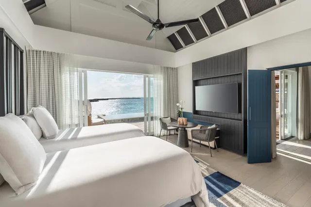 2 Bedrooms, Sunrise, Water, Suite, King and Twin Beds، Four Seasons Resort Maldives at Landaa Giraavaru 2/5