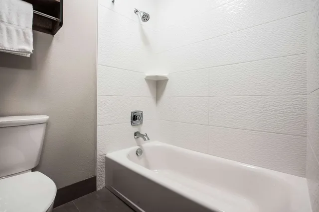 غرفة قياسية بسريرين كوين مع أريكة، Best Western Plus Spokane North 6/10