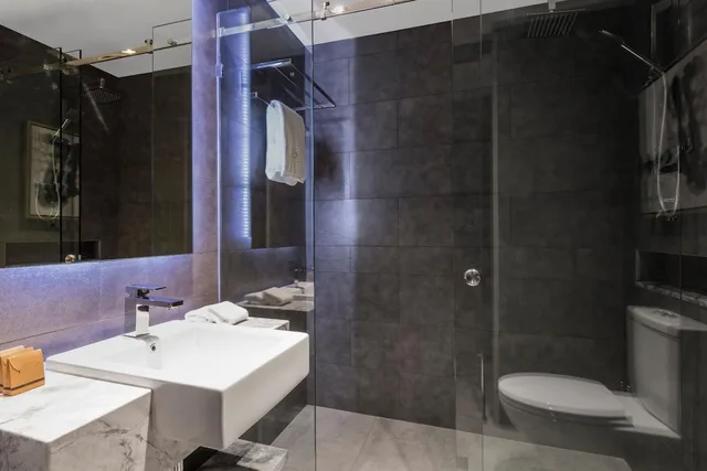 Atrium, Queen Bed، Beetson Hotel Brisbane 7/7