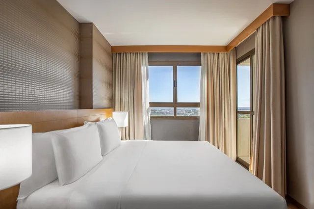 غرفة بريميوم بسرير كينج وسرير كوين مع أريكة، Brasil 21 Suites Affiliated by Melia 7/10